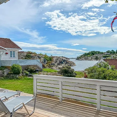 Stunning In Flekkeroy With Wifi